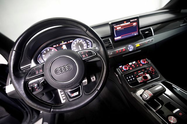 2015 Audi S8 null image 8