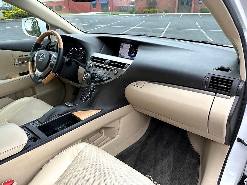 2015 Lexus RX 450h image 10