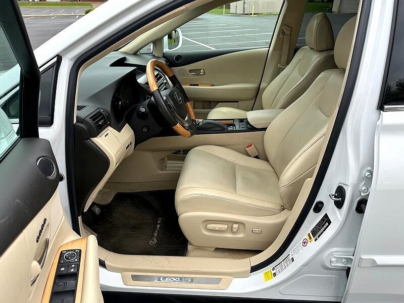 2015 Lexus RX 450h image 15