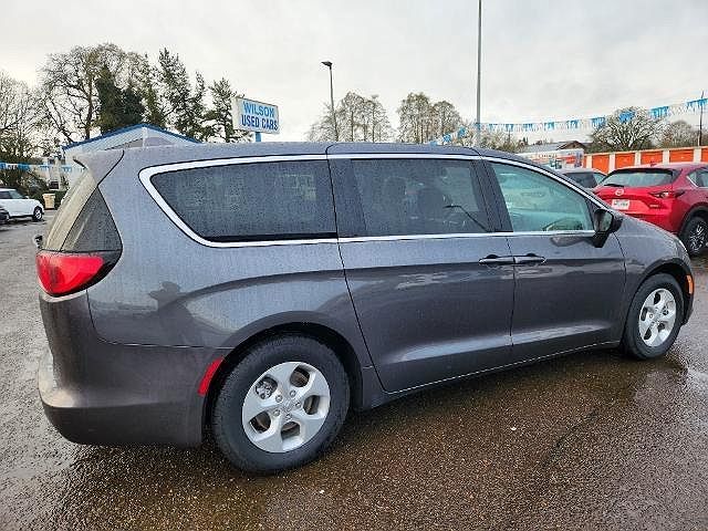 2017 Chrysler Pacifica LX image 25