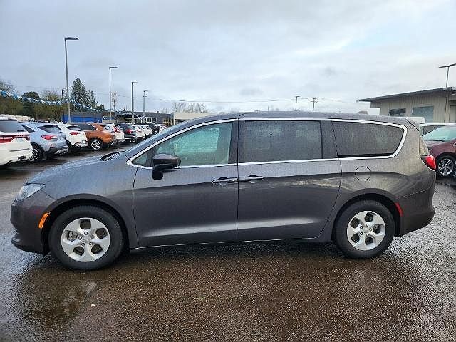 2017 Chrysler Pacifica LX image 29
