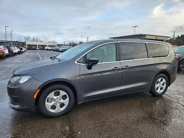 2017 Chrysler Pacifica LX image 30