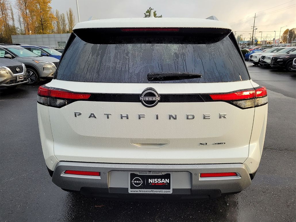 2024 Nissan Pathfinder SL image 3
