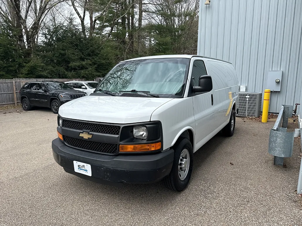 2014 Chevrolet Express 2500 image 2