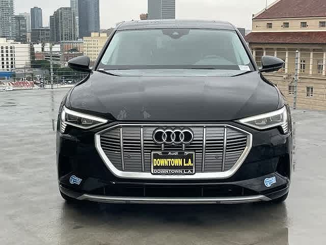 2020 Audi e-tron Premium Plus image 2