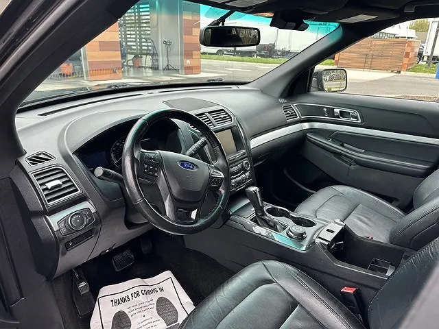 2016 Ford Explorer XLT image 2