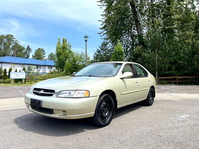 1998 Nissan Altima GXE image 2