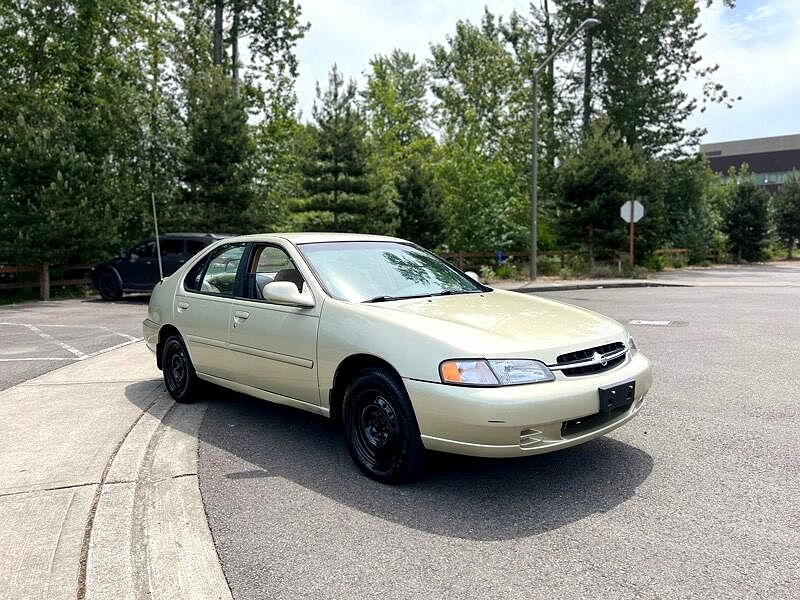 1998 Nissan Altima GXE image 8