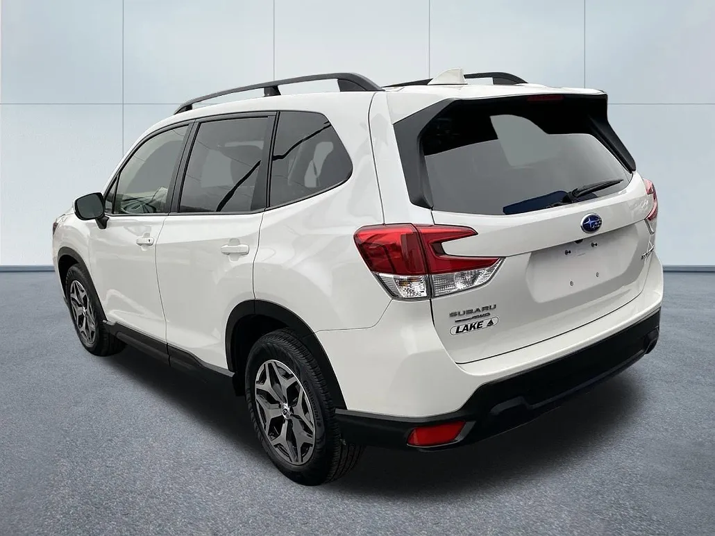 2020 Subaru Forester Premium image 5