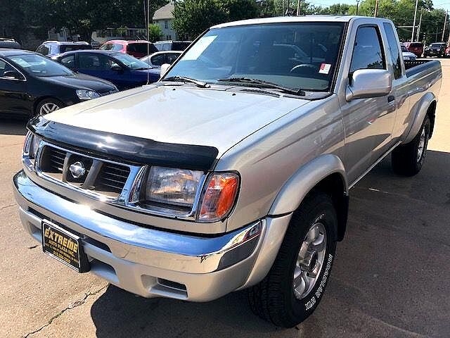 1999 Nissan Frontier XE image 1
