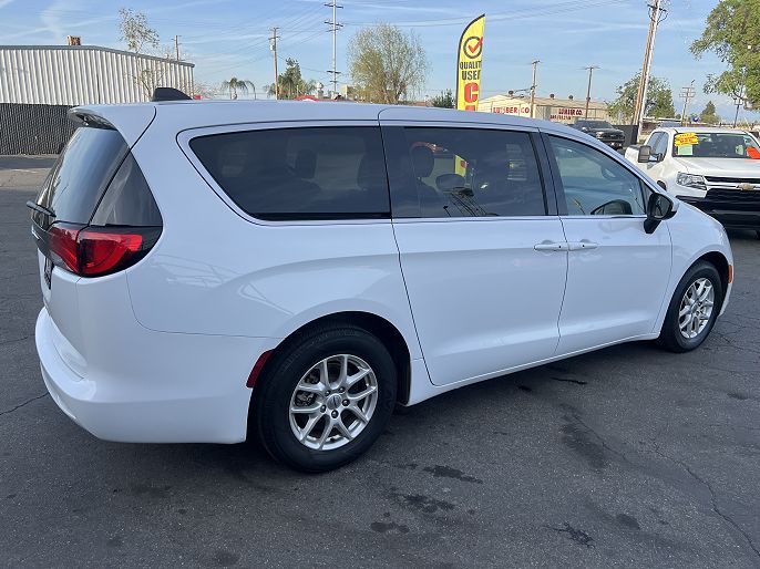 2023 Chrysler Voyager