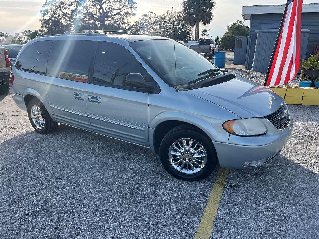 2001 Chrysler Town & Country Limited Edition image 1