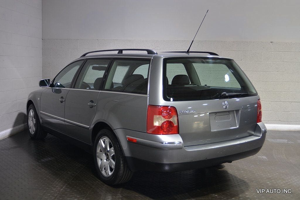 2003 Volkswagen Passat GLX image 2