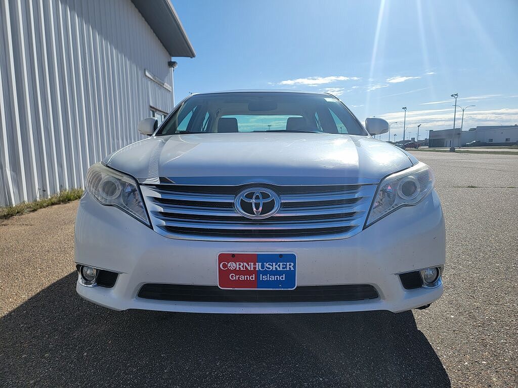 2012 Toyota Avalon Limited Edition image 1