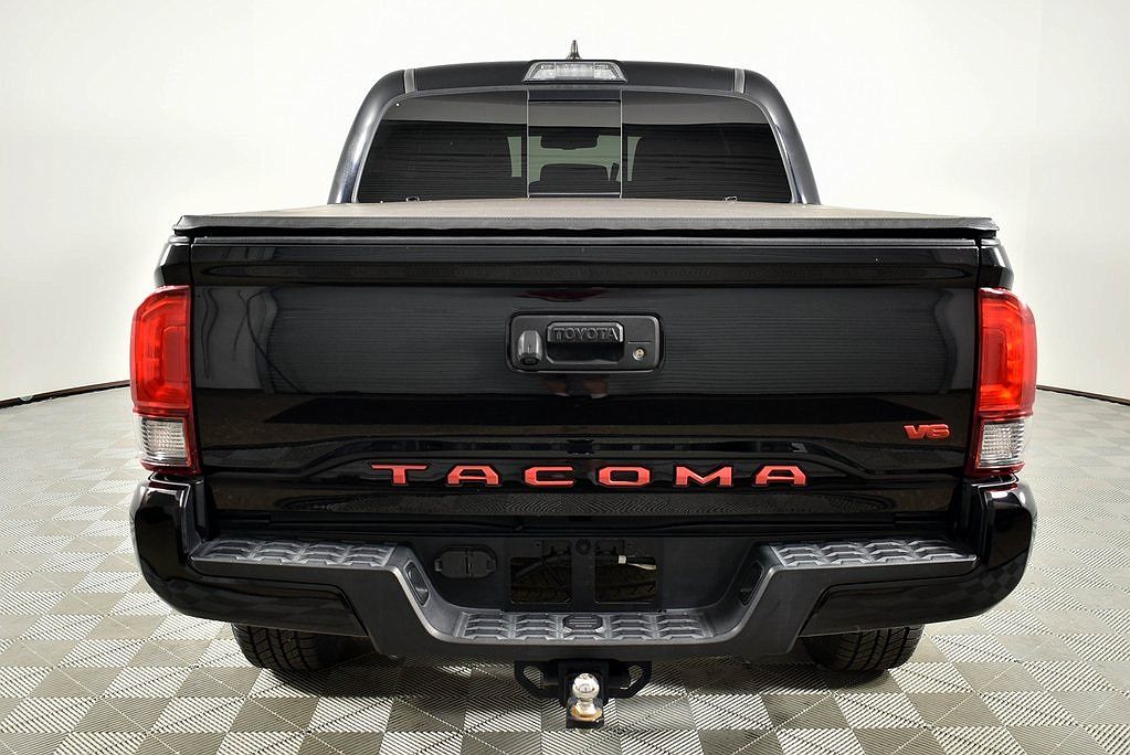 2018 Toyota Tacoma TRD Sport image 5