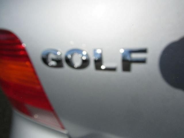 2004 Volkswagen Golf GLS image 18