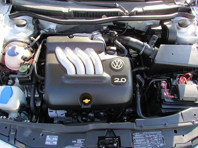 2004 Volkswagen Golf GLS image 19