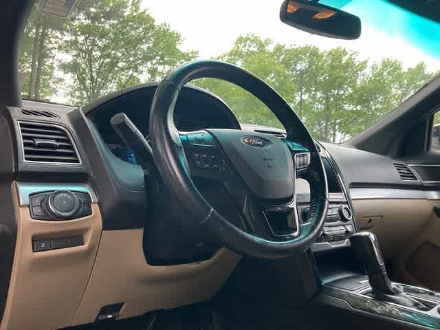 2016 Ford Explorer XLT image 1