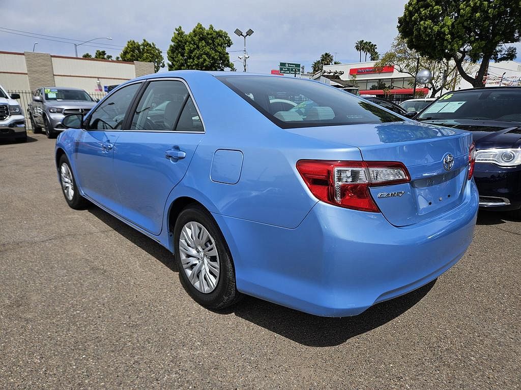 2014 Toyota Camry LE image 3