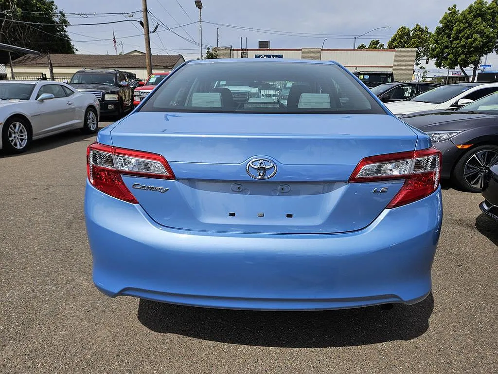 2014 Toyota Camry LE image 4