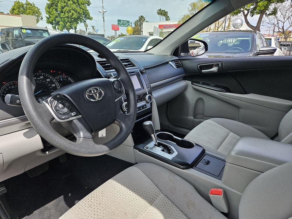 2014 Toyota Camry LE image 5