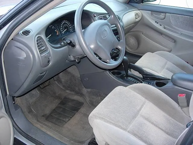 2003 Oldsmobile Alero GL image 2