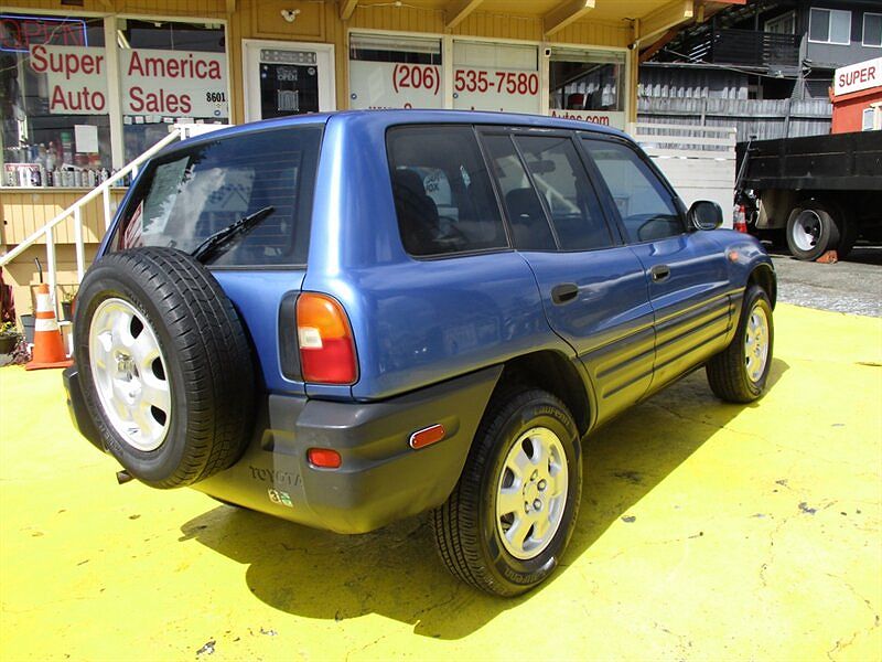 1996 Toyota RAV4 Base image 5