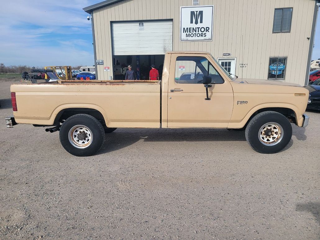1986 Ford F-250 null image 2