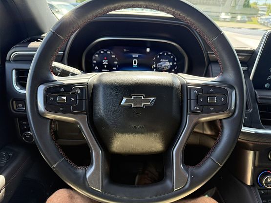 2023 Chevrolet Suburban RST photo 11