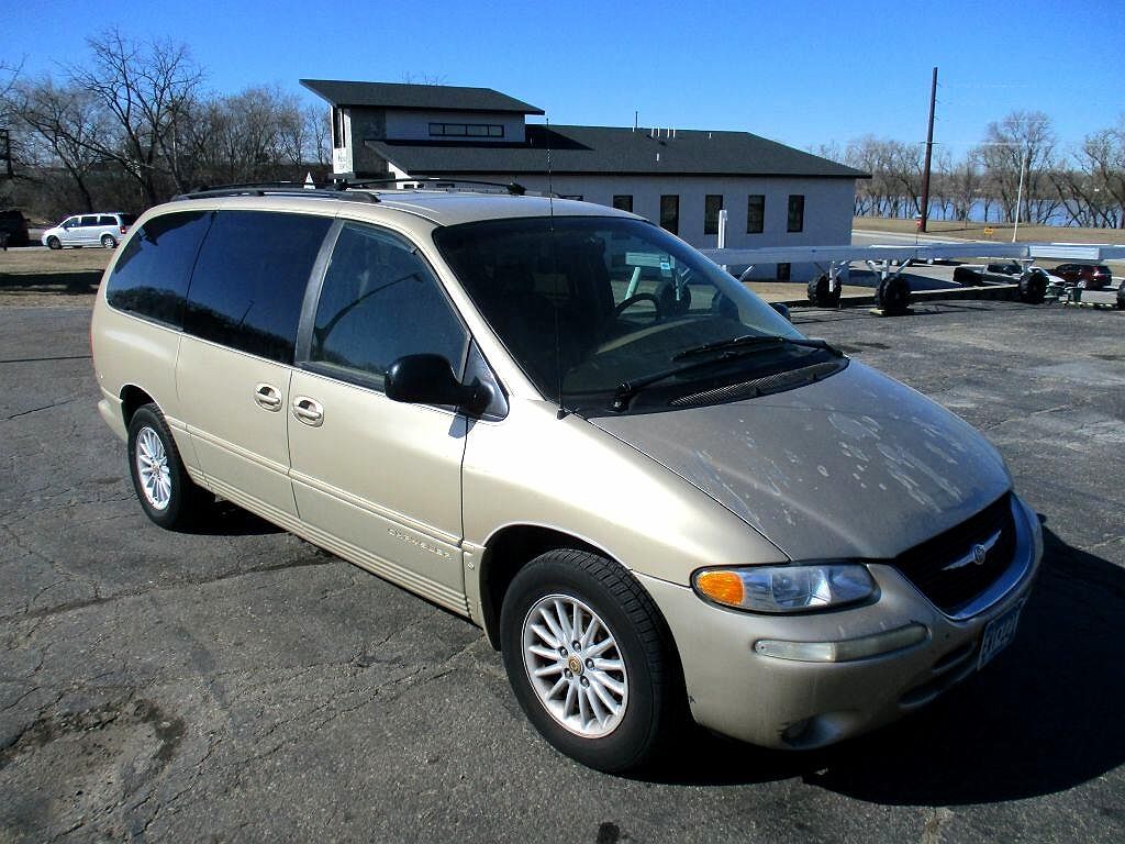 1999 Chrysler Town & Country LX image 5