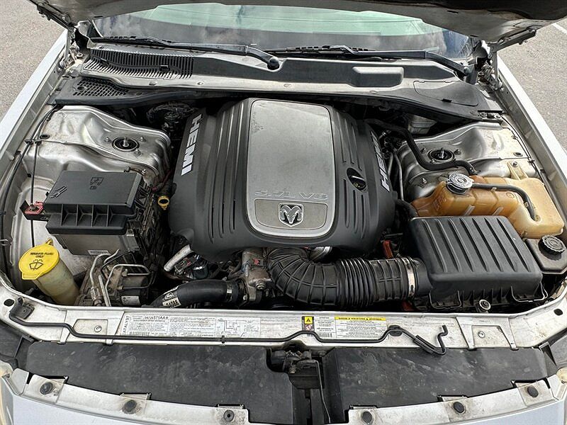 2007 Dodge Magnum R/T image 12