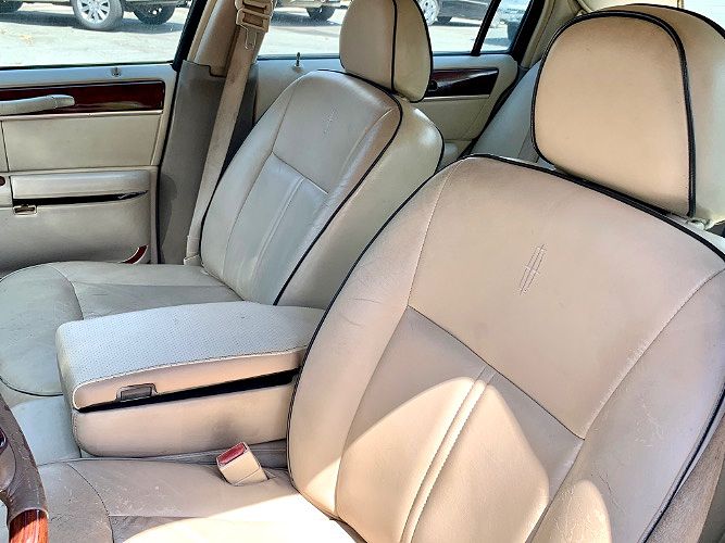2004 Lincoln Town Car