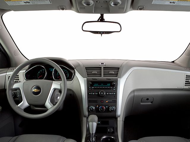 2010 Chevrolet Traverse LT image 4