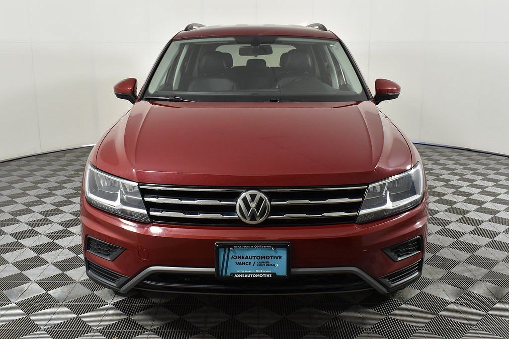 2018 Volkswagen Tiguan SE image 2