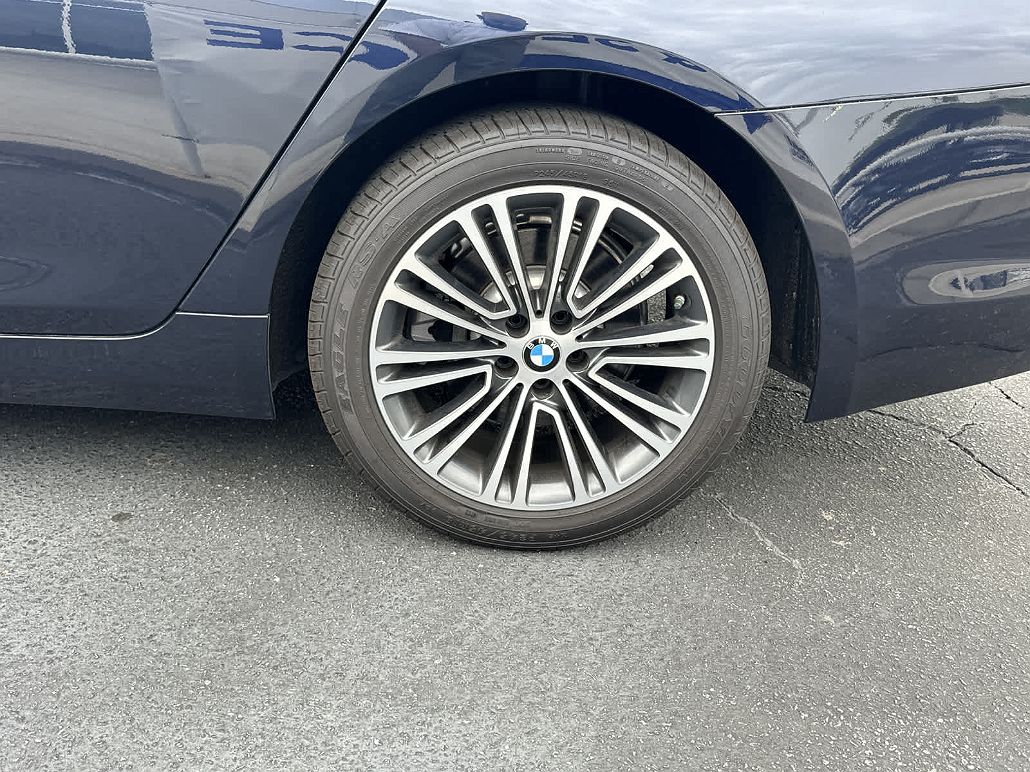 2018 BMW 5 Series 530i xDrive image 3