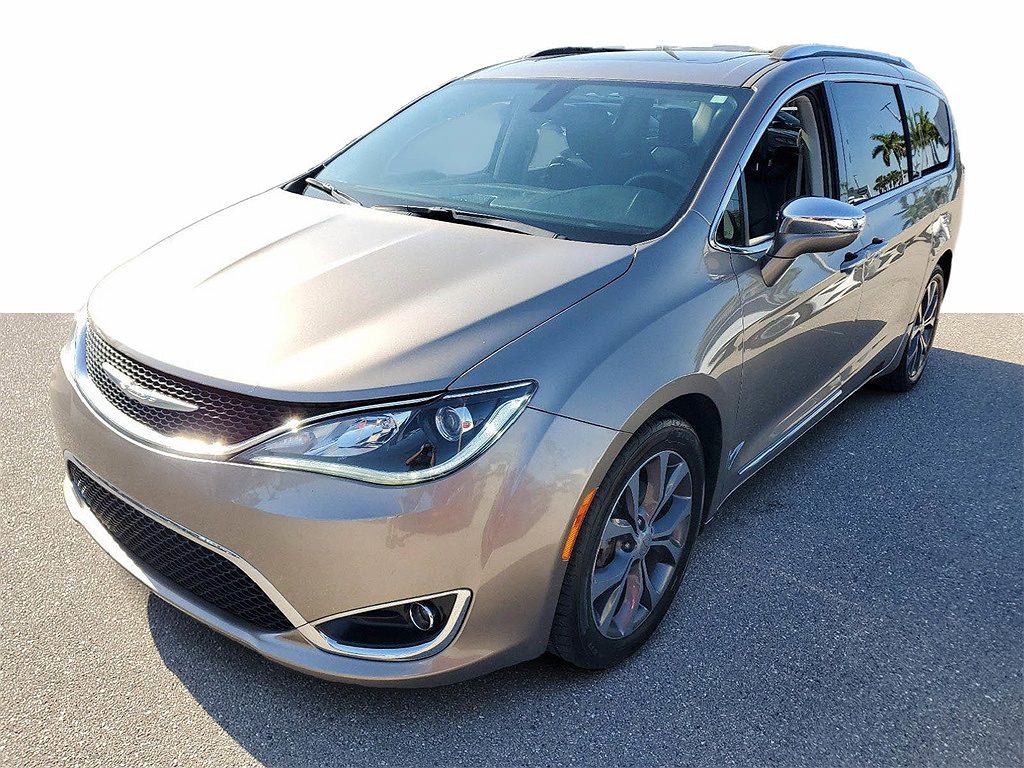 2018 Chrysler Pacifica Limited image 1