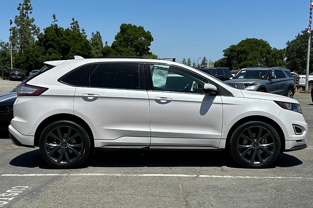 2015 Ford Edge Sport image 2