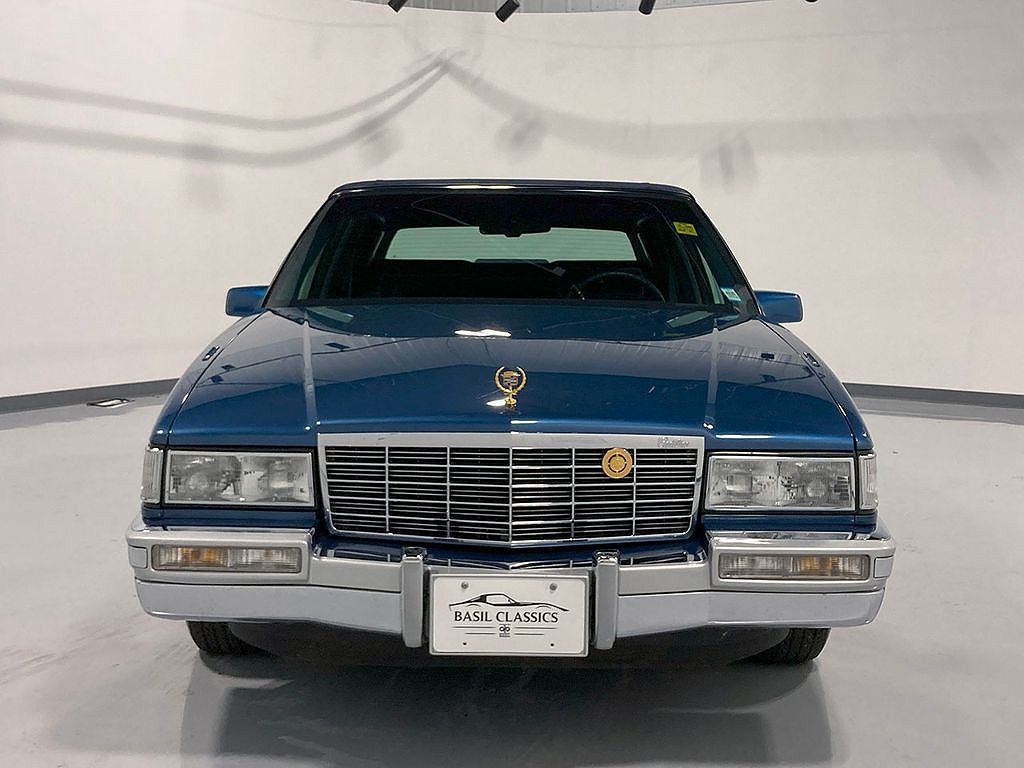 1992 Cadillac DeVille Base image 2