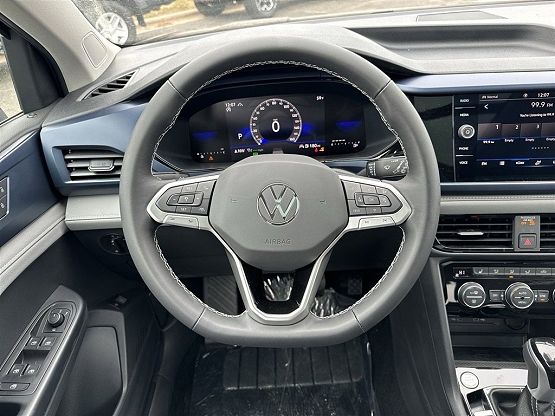 2024 Volkswagen Taos SE photo 11