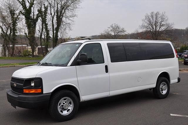 2008 Chevrolet Express 3500 image 0