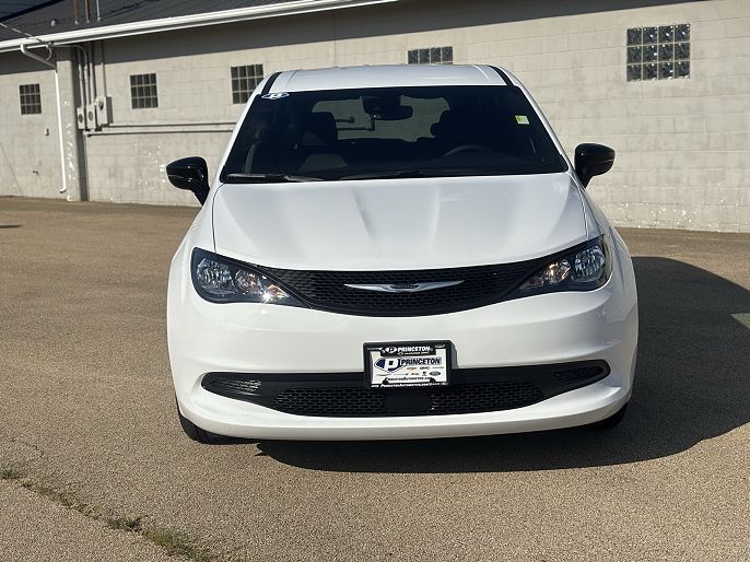2025 Chrysler Voyager