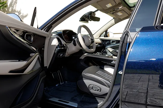 2026 Aston Martin DBX