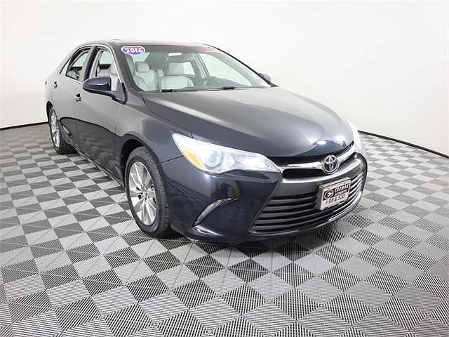 2016 Toyota Camry XLE image 0