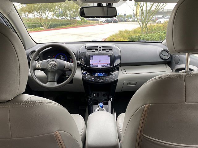 2014 Toyota RAV4 EV image 13