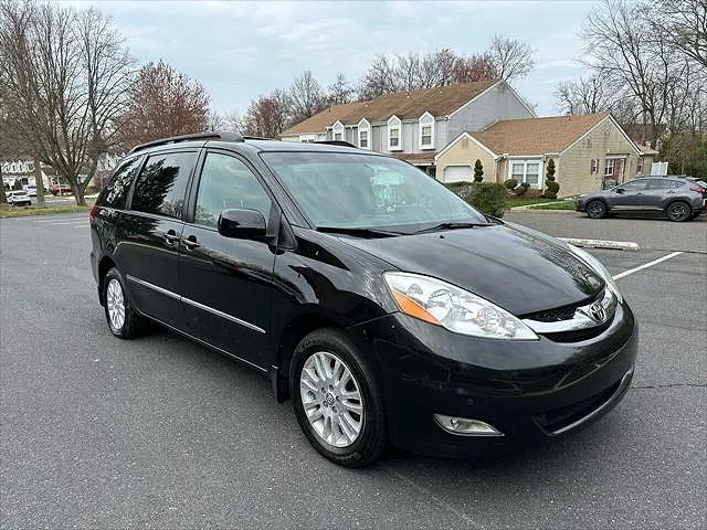 2008 Toyota Sienna XLE Limited image 0