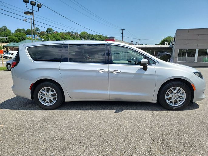 2022 Chrysler Voyager