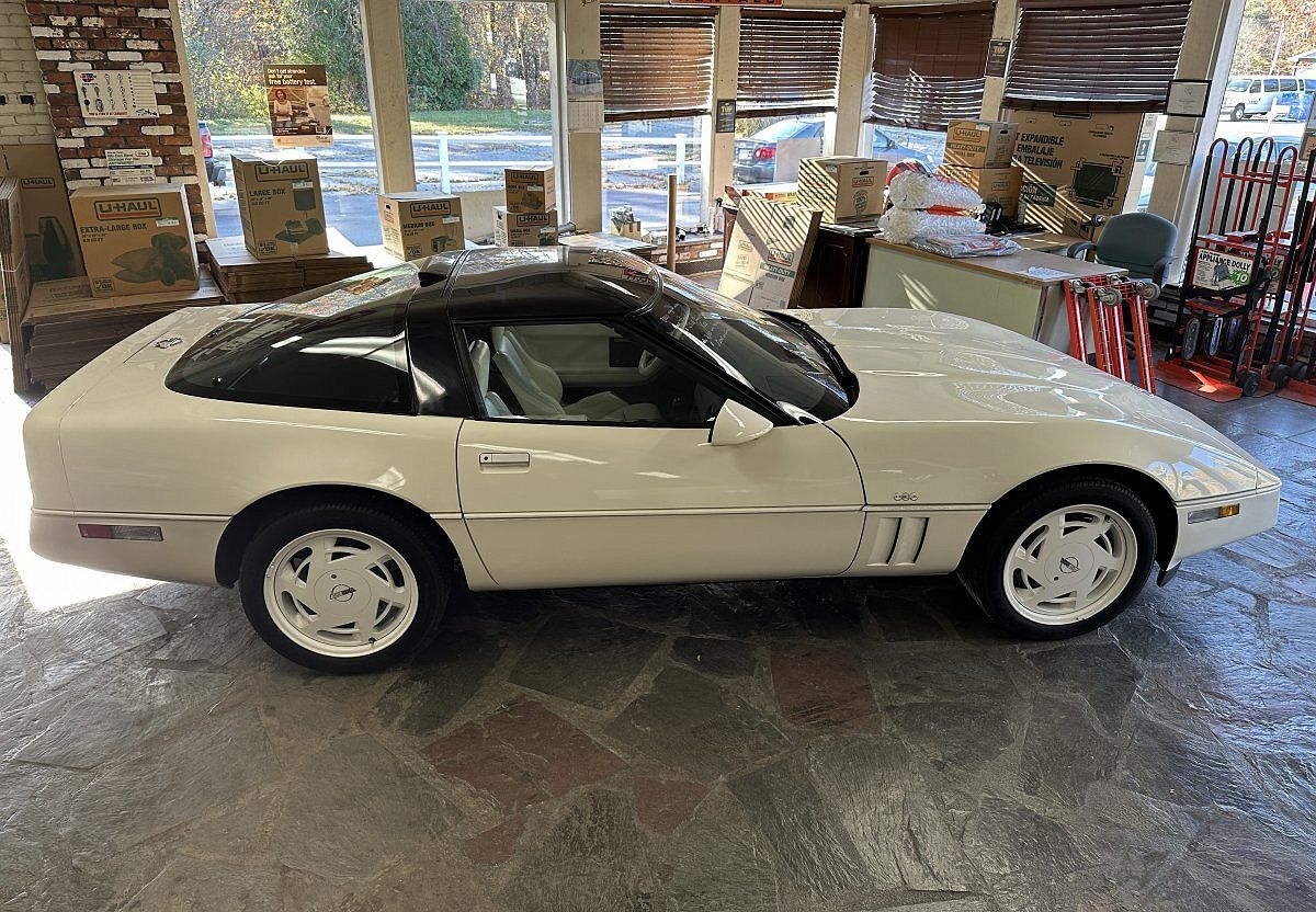 1988 Chevrolet Corvette 35th Anniversary Edition image 7