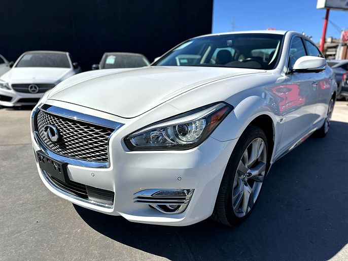 2015 Infiniti Q70
