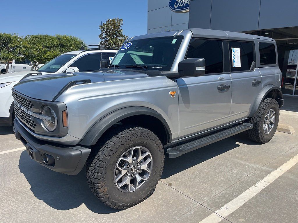2023 Ford Bronco Badlands photo 2