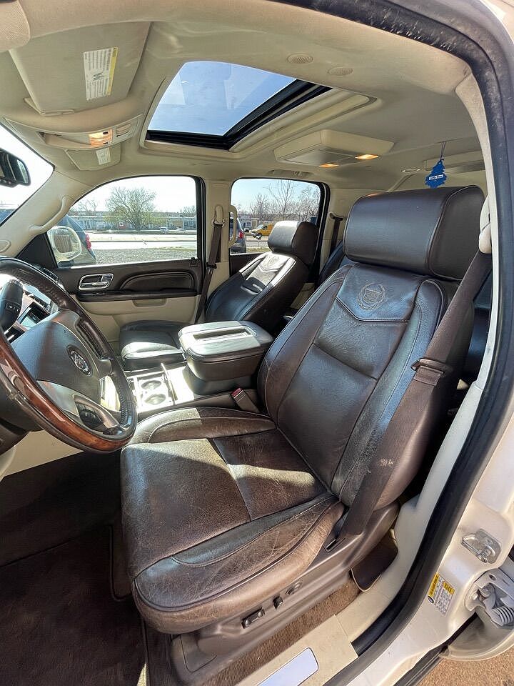 2013 Cadillac Escalade ESV image 5